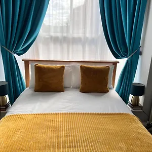 https://the-badger-set.yorkshirehotels.net